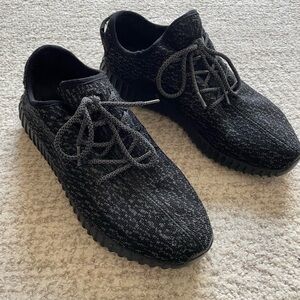 2015 Yeezy Boost 350, Mens size 12, Pirate Black